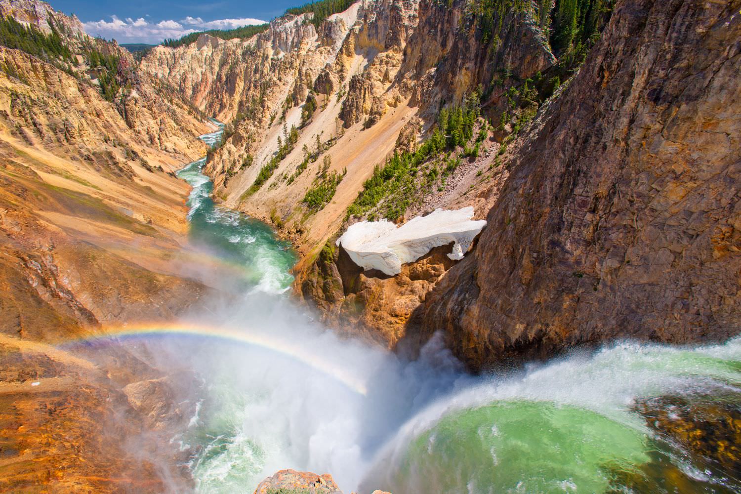 Фотообои водопад в горах